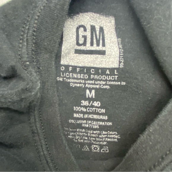 Chevrolet GM logo Detroit Michigan American Legend black red yellow tee sz med - Picture 5 of 9